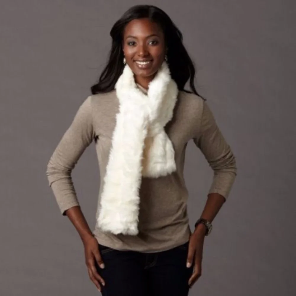 *FOSSIL* White Faux Fur Pull-Through Scarf